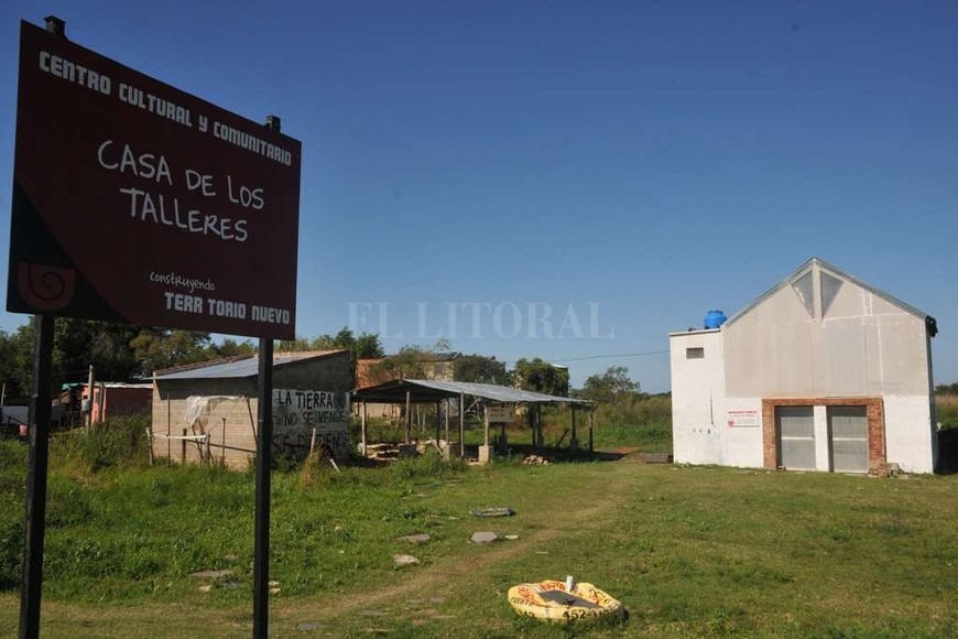 ELLITORAL_177869 |  Flavio Raina En esta casa se dictan talleres y el bachillerato popular, con los que buscan darles una oportunidad a los jóvenes del barrio.