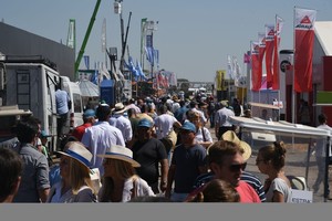 Gentileza Asistencia. Desde la primera jornada el público acompañó en buen número; consultó y hasta compró.