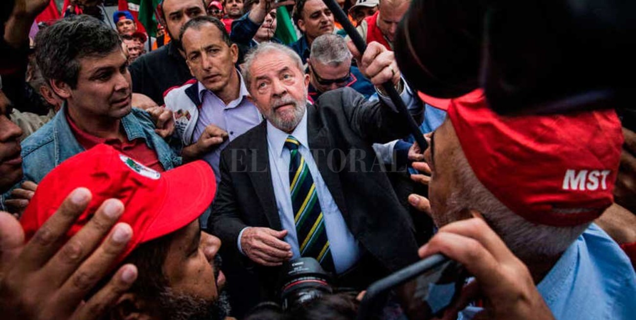 Justicia de Brasil prohíbe publicidad con Lula como candidato 