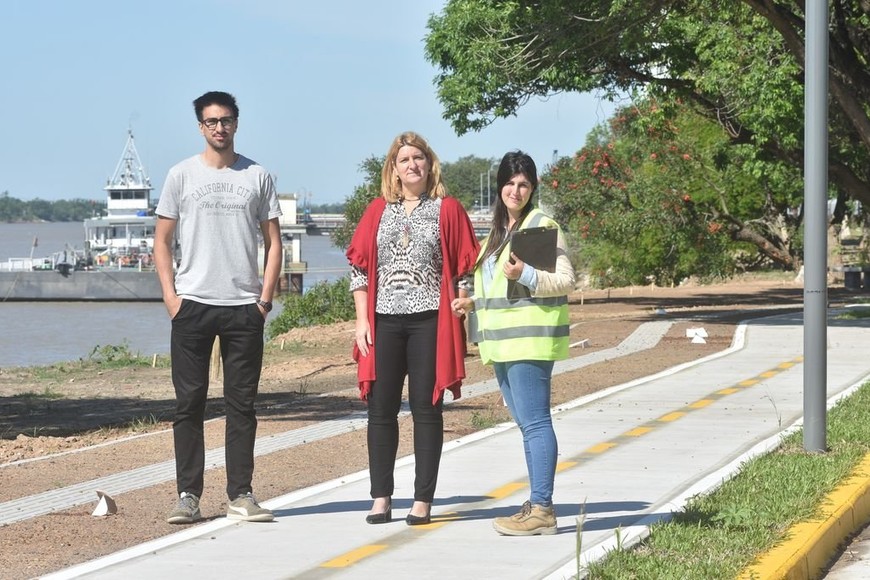 ELLITORAL_268107 |  Flavio Raina Responsables. Mauricio Costa Hernández (staff del estudio Mendiondo y Asociados), Laura Gómez (Gerente de Administración y Finanzas del EAPSF) y Catalina De la Vega, inspectora del paseo costero por parte del Ente.