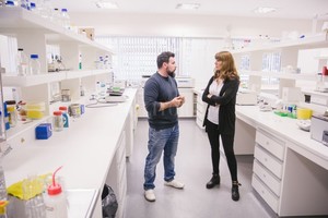 Mirador Provincial Claudio Fernández y Susana Rueda en el laboratorio del Instituto Max Planck