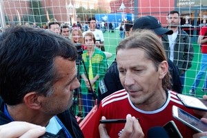 ELLITORAL_216404 |  El Litoral Michel Salgado y su charla con El Litoral en pleno centro de Moscú. En varias ocasiones repitió esta frase:  Ustedes, los argentinos, son muy injustos con Messi .