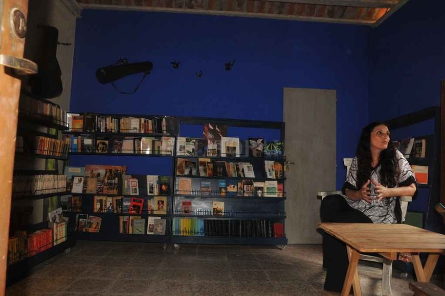 ELLITORAL_203391 |  Guillermo Di Salvatore Espacio renovado. La biblioteca continúa abierta a la comunidad, en un rincón que fue acondicionado tras el incendio.