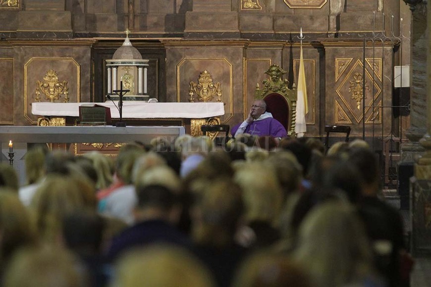 ELLITORAL_206610 |  Mauricio Garín. El padre Tomás volvió a Santa Fe y sus fieles respondieron en multitud.