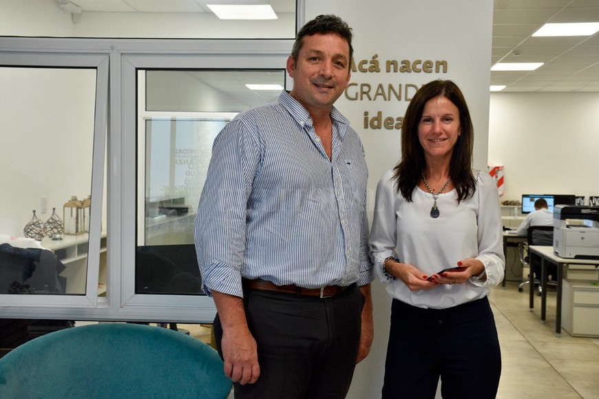 ELLITORAL_266105 |  Guillermo Di Salvatore. PARA CONCIENTIZAR. El dr. José Pizzi y Carina Nicola brindaron detalles del ¡Vestite de Rosa!