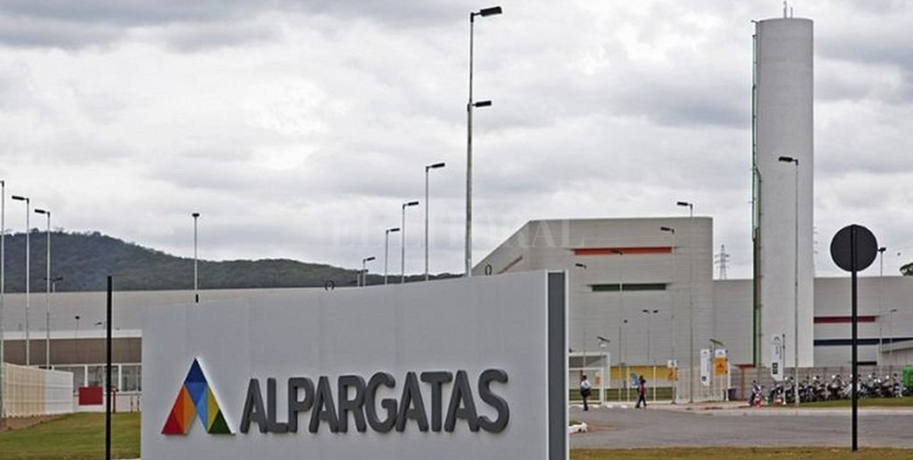 Alpargatas cerró la fábrica de Chaco, echó a los empleados y vende las instalaciones