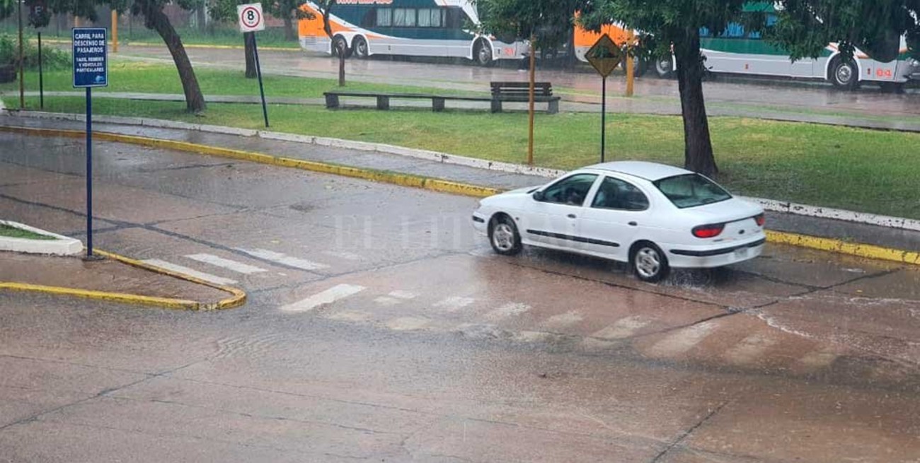 Fuerte lluvia se desató en la ciudad de Santa Fe