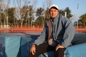 Luis Cetraro Guillermo Alberto Chiaraviglio. En su hábitat natural: en Centro de Alto Rendimiento Deportivo de Santa Fe, donde no solo alcanzó a lucirse como atleta; sino que además desarrolló gran parte de su intachable trayectoria docente.