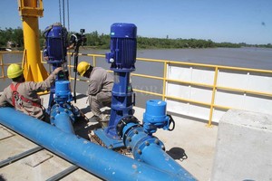 Guillermo Di Salvatore Bombas. Los dos artefactos fueron colocados en la punta del muelle ubicado en la costa del río Ubajay.