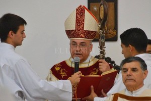 ELLITORAL_208887 |  Gentileza Arzobispo. Cuando llegue a Santa Fe, Fenoy tendrá 59 años, ya que los cumplirá el 19 de mayo.