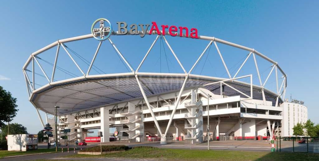 Así es el BayArena, el estadio en donde jugará Alario