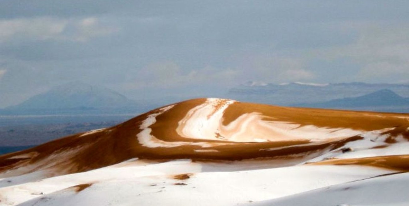 ¡Histórico! El desierto del Sahara quedó cubierto de nieve