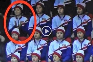 ELLITORAL_204132 |  Internet La animadora norcoreana aplaudió a los patinadores estadounidenses ¿Le gustó el espectáculo o estaba distraída?