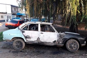 ELLITORAL_211099 |  Flavio Raina Uno de los vehículos quemados durante la madrugada