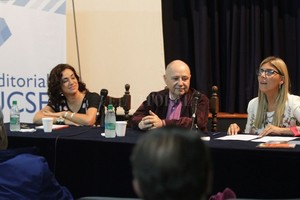 Pablo Aguirre En el marco de Narrando Arquitectura , la UCSF realizó la presentación de los libros, de la mano de sus autores.