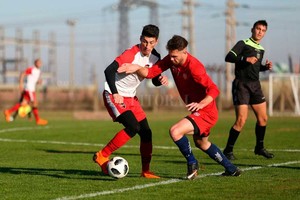 ELLITORAL_217048 |  Twitter Newell's A soltarse... Unión suma fútbol en plena pretemporada. Esta semana tendrá dos ensayos, como el sábado pasado cuando enfrentó a Newell?s en un amistoso y por la Copa Santa Fe.
