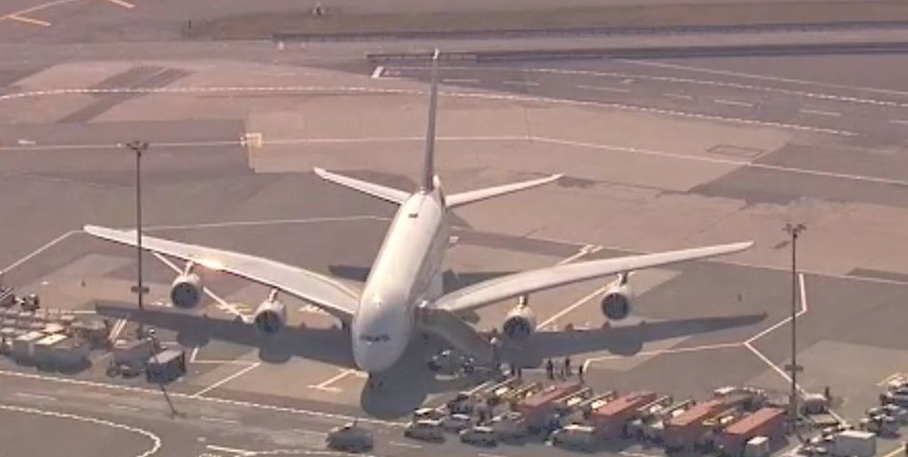 Nueva York: un avión fue puesto en cuarentena por haber aterrizado con pasajeros enfermos