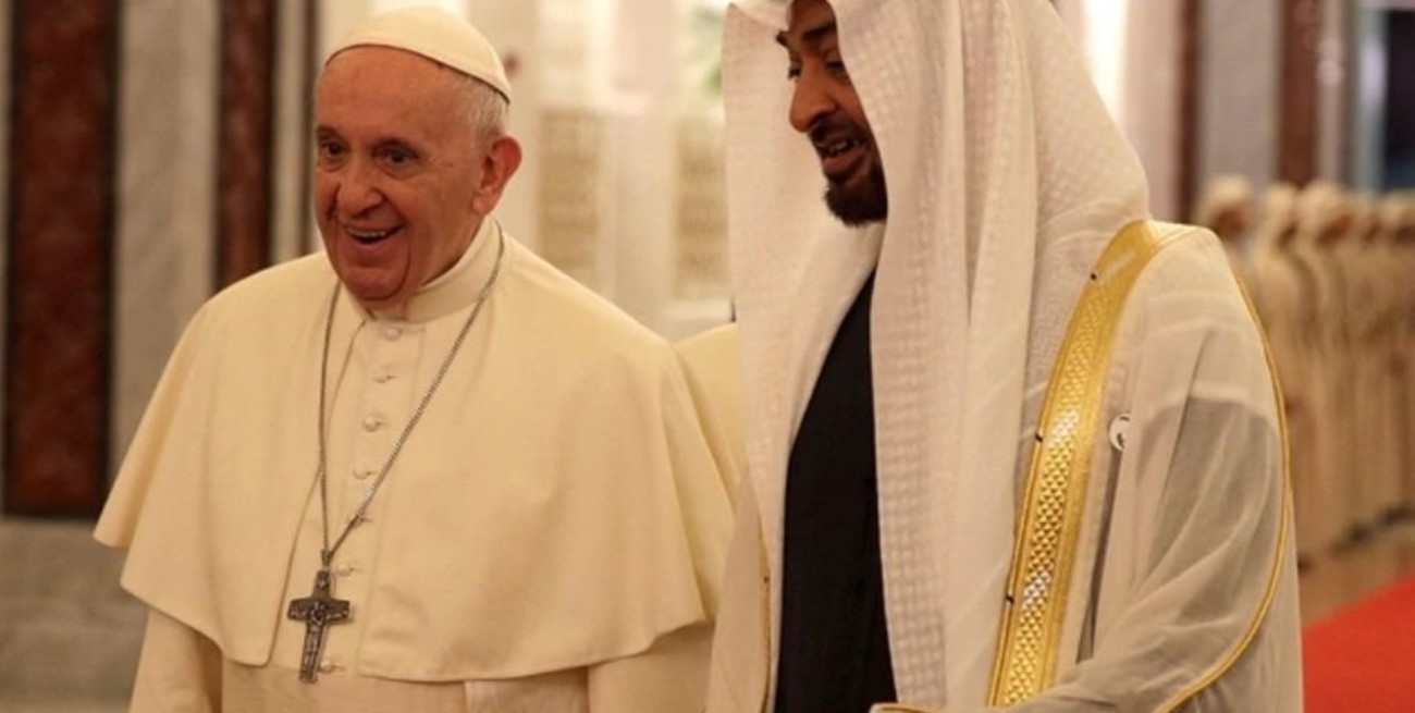 El papa ya está en los Emiratos Árabes y se reúne con gobernantes