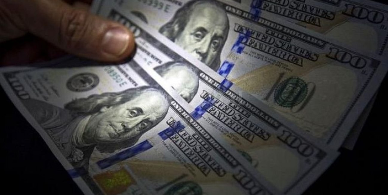 Dólar hoy: abrió a $ 63,75 y el riesgo país se ubica en 2.106 puntos