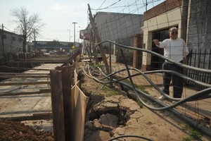 ELLITORAL_227227 |  Flavio Raina Desde el Legislativo piden que se haga un plan para garantizar condiciones de vida habitables en el sector del desagüe, hasta tanto se termine la obra.