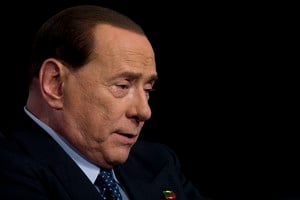 ELLITORAL_202690 |  Internet FILE - In this Wednesday, May 21, 2014 file photo, Silvio Berlusconi talks during the recording of a TV show in Rome. Just when Silvio Berlusoni hopes to run for office after being sidelined for a tax-fraud conviction, a Milan judge has ordered him to be tried on corruption charges. (AP Photo/Andrew Medichini, File)