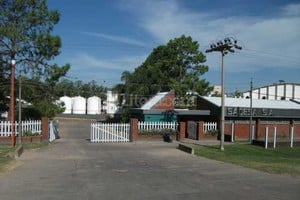 ELLITORAL_143957 |  Edgardo Mana Ésta era la única curtiembre vegetal que poseía el grupo Sadesa. Además cuenta con otras plantas industriales en las ciudades de Esperanza y Buenos Aires.