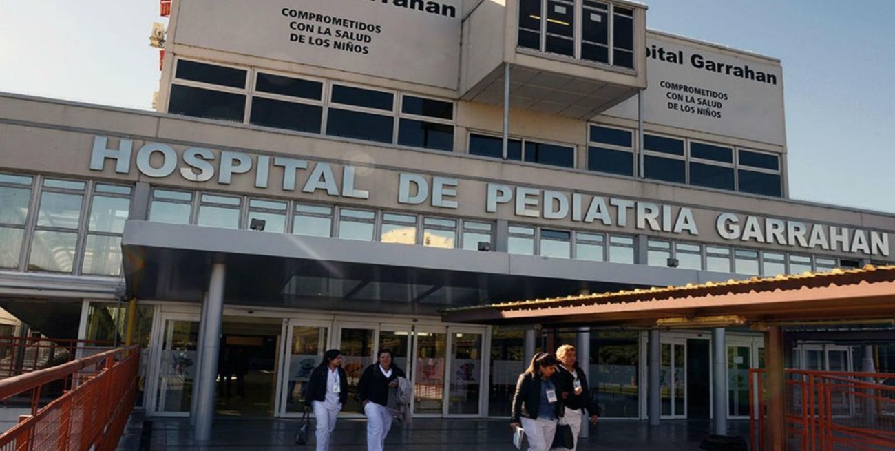 Detuvieron a un pediatra del hospital Garrahan por tenencia y distribución de pornografía infantil