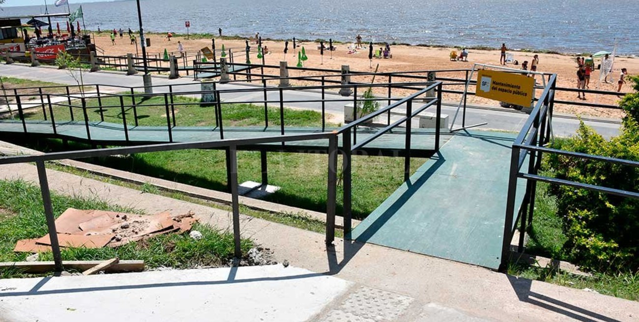 Inclusión, arena y sol: suman rampas y sillas anfibias en una playa de la ciudad