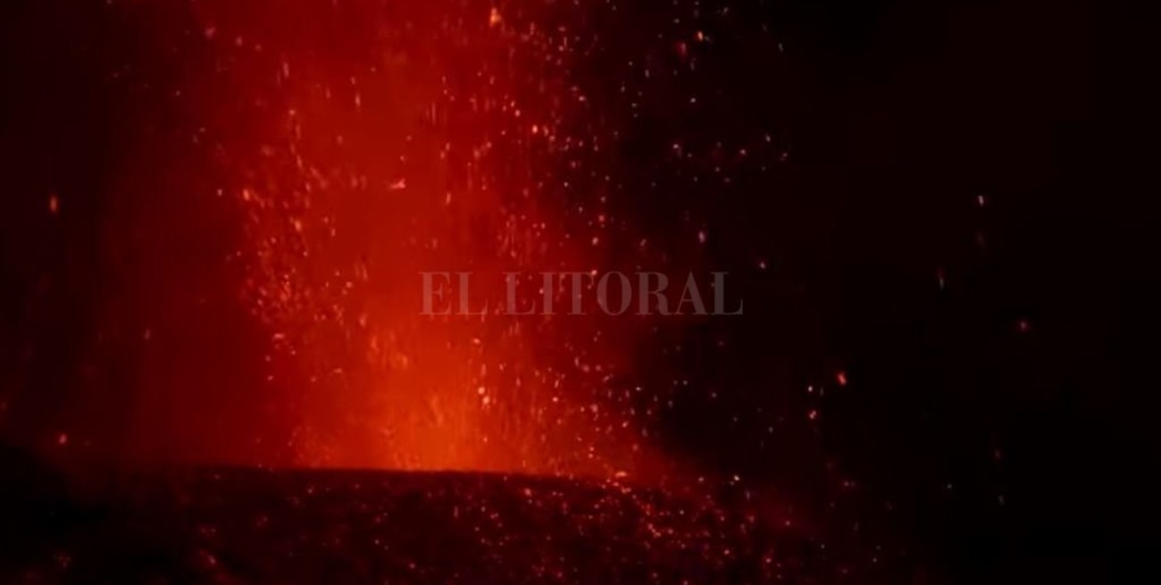 Etna vuelve a erupcionar y conmueve a Italia