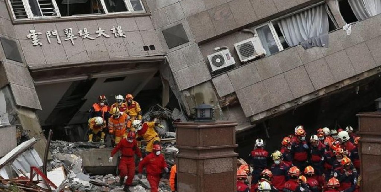 Ya son 16 los muertos tras terremoto en Taiwan 