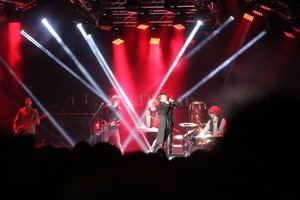 Manuel Fabatía El frío y la llovizna no fue impedimento para que cerca de 7.000 personas se acercaran a la explanada del Rectorado de la UNL.