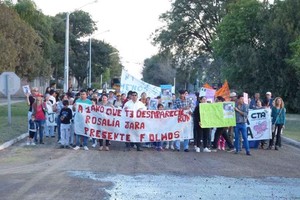 ELLITORAL_215728 |  Gentileza FM Vida Fortín Olmos La comunidad de Fortín Olmos marchó ayer para recordar a Rosalía y pedir Justicia.