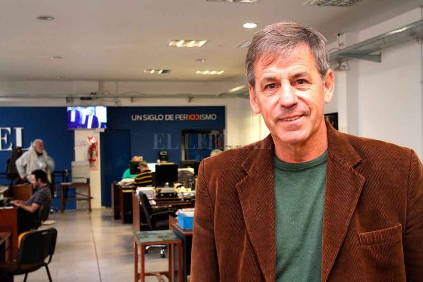 ELLITORAL_248370 |  Mauricio Garín. Oficio. El candidato pasó por la redacción de El Litoral y saludó a sus ex colegas, con quienes compartió grandes momentos profesionales.