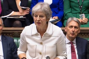 ELLITORAL_226319 |  dpa Reino Unido, Londres: La primera ministra británica, Theresa May, se pronuncia en la Cámara de los Comunes. May se mostró optimista sobre la evolución de las negociaciones sobre el  Brexit  y aseguró que un acuerdo que regule la salida del país de la Unión Europea (UE) está ya claramente perfilado.