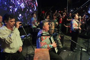 Manuel Fabatía Los Palmeras en los festejos de los 112 años de la fundación de Colón