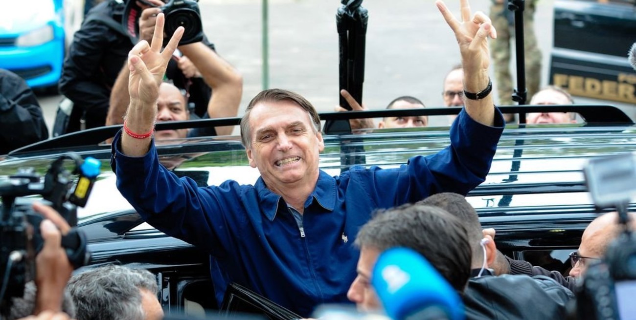 Bolsonaro saca una importante ventaja pero habría segunda vuelta