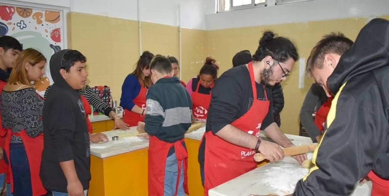 Más de 3500 jóvenes se capacitan en oficios en la ciudad de Santa Fe