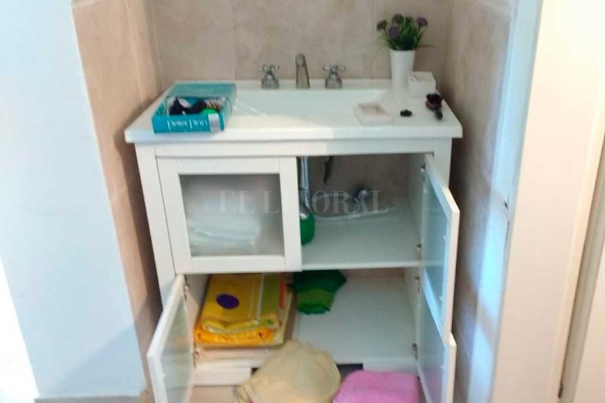 ELLITORAL_227300 | Periodismo Ciudadano El estado en que quedó la vivienda siniestrada tras el paso de los malvivientes, la madrugada del jueves.