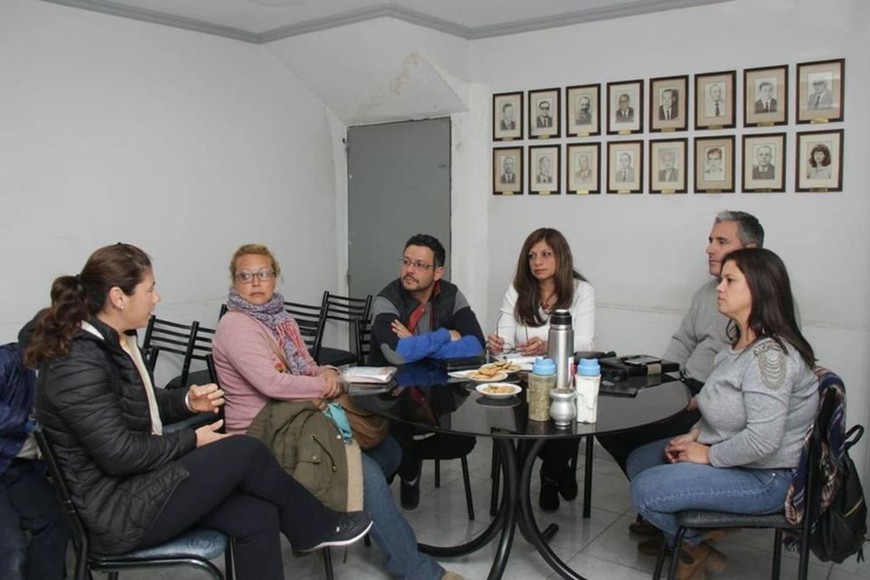 ELLITORAL_260407 |  Gentileza Bloque FPCyS-PS Reunión previa. Las madres de los pequeños con Tdah interiorizaron a los concejales y los funcionarios municipales acerca de las distintas actividades que desarrollan para  hacer visible  esta problemática de salud.