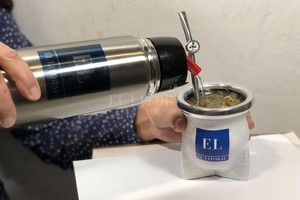 ELLITORAL_246725 |  El Litoral El arte del mate, y un consejo: los de boca ancha aseguran mateadas más rendidoras, ya que la yerba tarda más en mojarse.