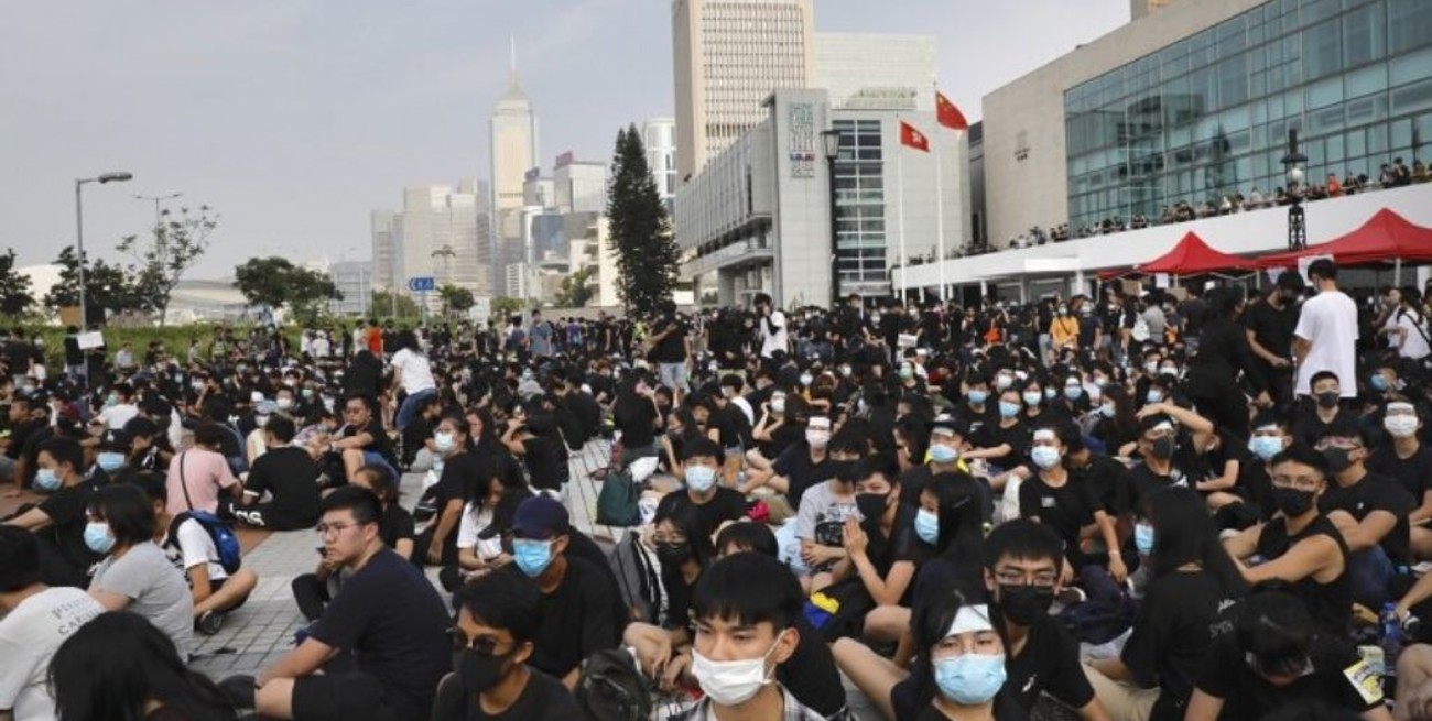 Estudiantes de China continental fueron evacuados de una universidad hongkonesa