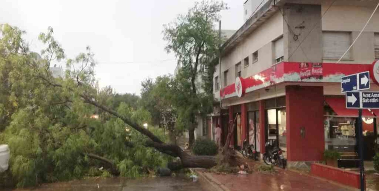 Un fuerte temporal causó destrozos en Río Cuarto