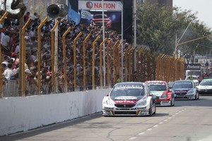 Pablo Aguirre Masivo. Las tribunas atestadas de público, símbolo del gran movimiento que despierta la carrera en la ciudad todos los años, esta vez ausente.