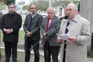 Luis Cetraro Roitman abrió con un enérgico discurso el acto en la plazoleta Villaverde, en la zona sur de la ciudad. El gobernador, Miguel Lifschitz, y el intendente, José Corral dijeron presentes.