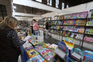 Manuel Fabatía Inauguración oficial. Desde este lunes por la tarde ya se puede visitar la feria que reúne más de 30 stands de libreros, editoriales e instituciones, y la presencia de destacados autores e ilustradores.