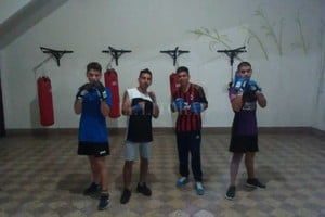 Gentileza Alternativa. Algunos de los 80 jóvenes que se acercaron al nuevo espacio de contención llegaron atraídos por la práctica del boxeo.