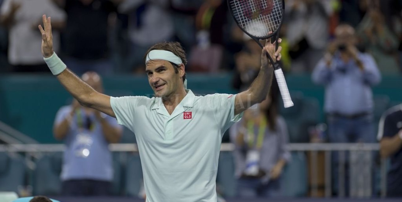 Federer se convirtió en el tenista con más semanas entre los 100 mejores