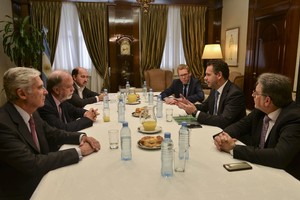 ELLITORAL_224525 |  Prensa BCRA Guido Sandleris, presidente del BCRA, y los banqueros nacionales en la reunión donde el flamante funcionario adelantó la nueva política monetaria.