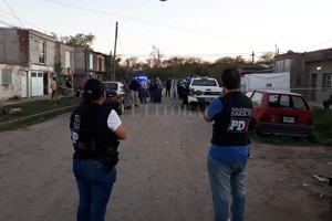 ELLITORAL_262541 |  Danilo Chiapello Durante largo rato peritos e investigadores trabajaron en la escena del suceso