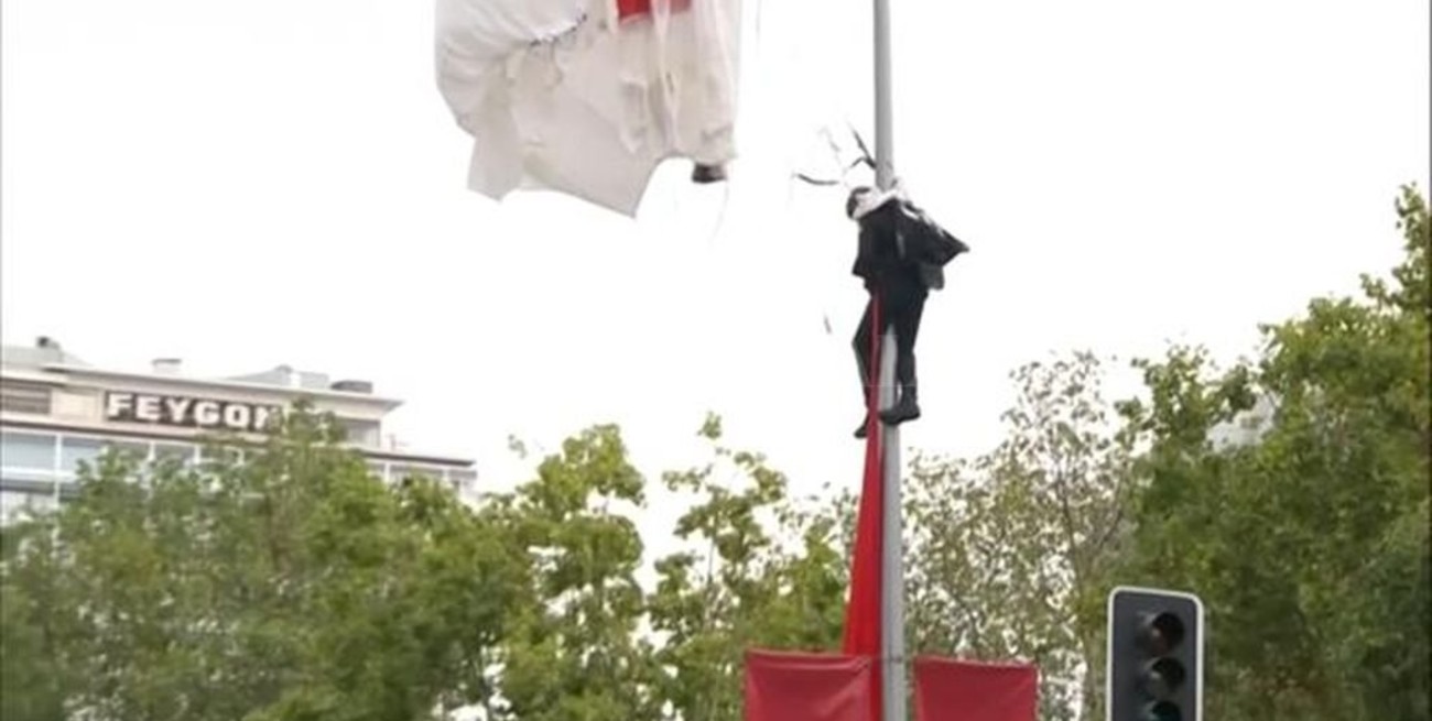 Se estrelló un paracaidista en Madrid durante el desfile por el 12 de Octubre